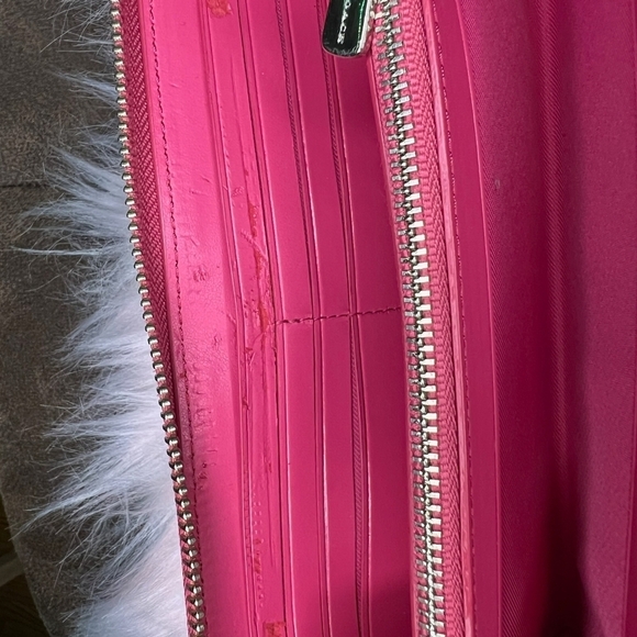 Coach Zippy Wallet - Picture 5 of 8